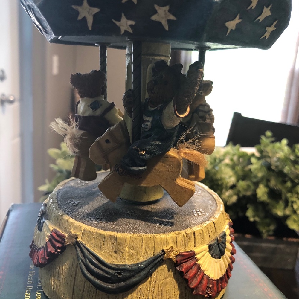 Boyd’s bears Musical carousel